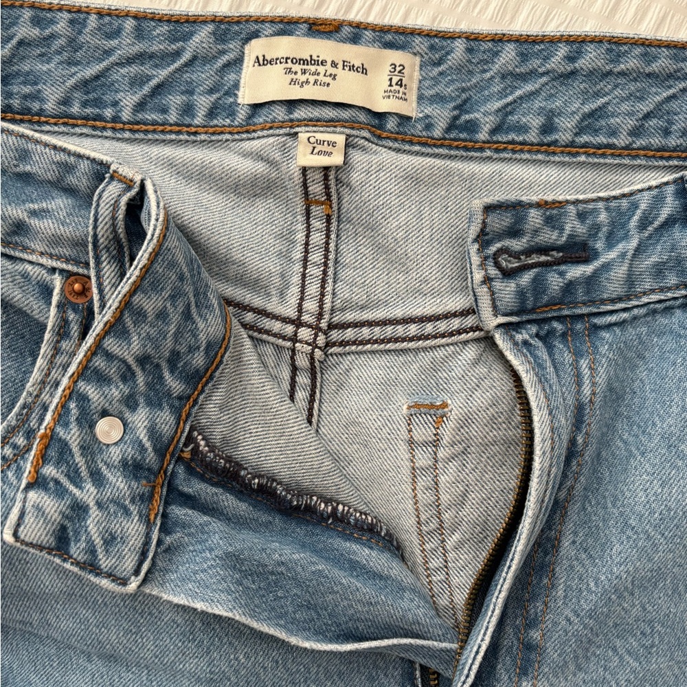 A&F Curve Love High Rise Wide Leg Jeans- size 14 or 32 - Picture 6 of 11